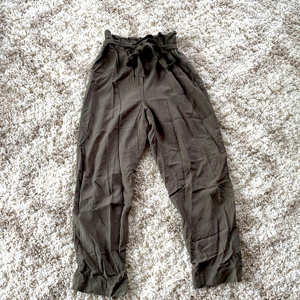 H&M relaxed, boyfriend trousers with belt